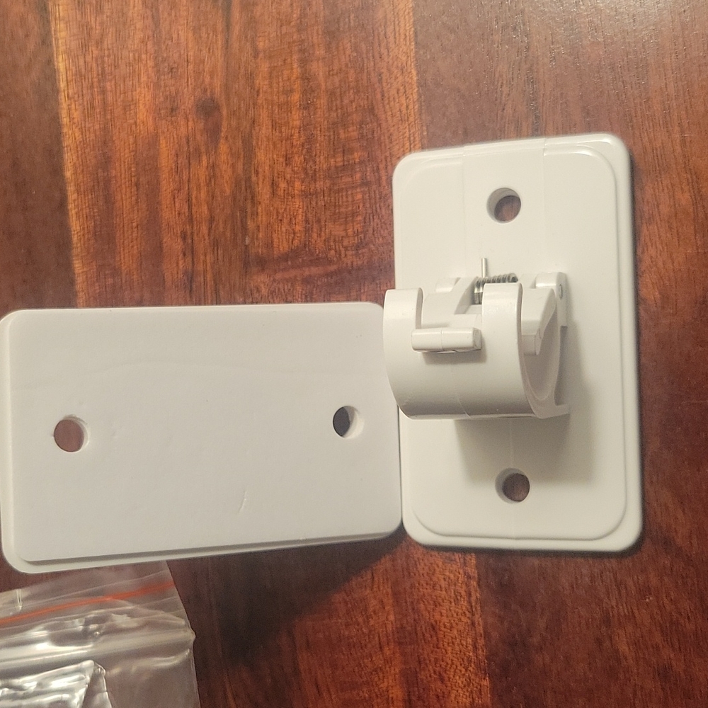 Curtain rod holder